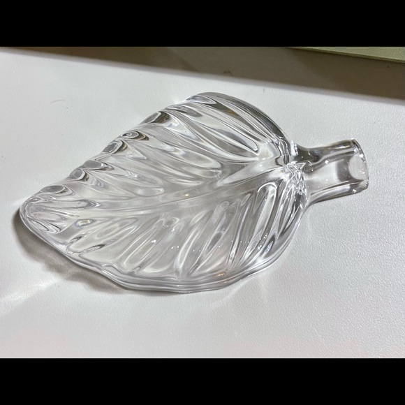 Vintage Glass Leaf. - Picture 2 of 2